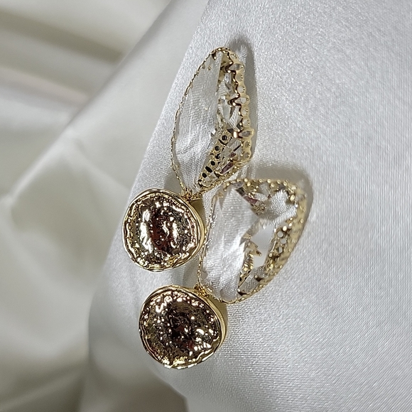 🔥LAST PAIR🔥 High Shimmer Faceted Crystal Style Drop Hammered Gold Earring - Picture 5 of 9